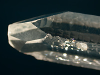 Monocrystal of synthetic quartz